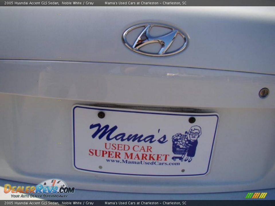 2005 Hyundai Accent GLS Sedan Noble White / Gray Photo #32