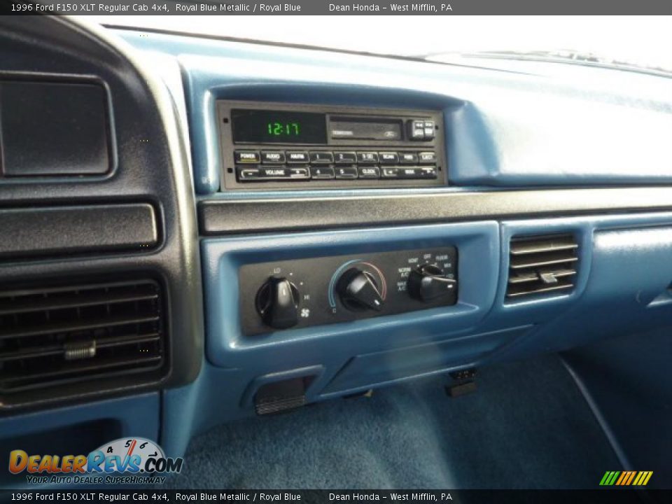 Controls of 1996 Ford F150 XLT Regular Cab 4x4 Photo #13