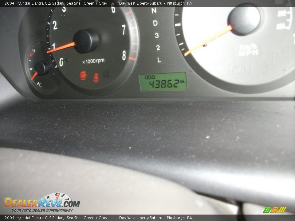 2004 Hyundai Elantra GLS Sedan Sea Shell Green / Gray Photo #10