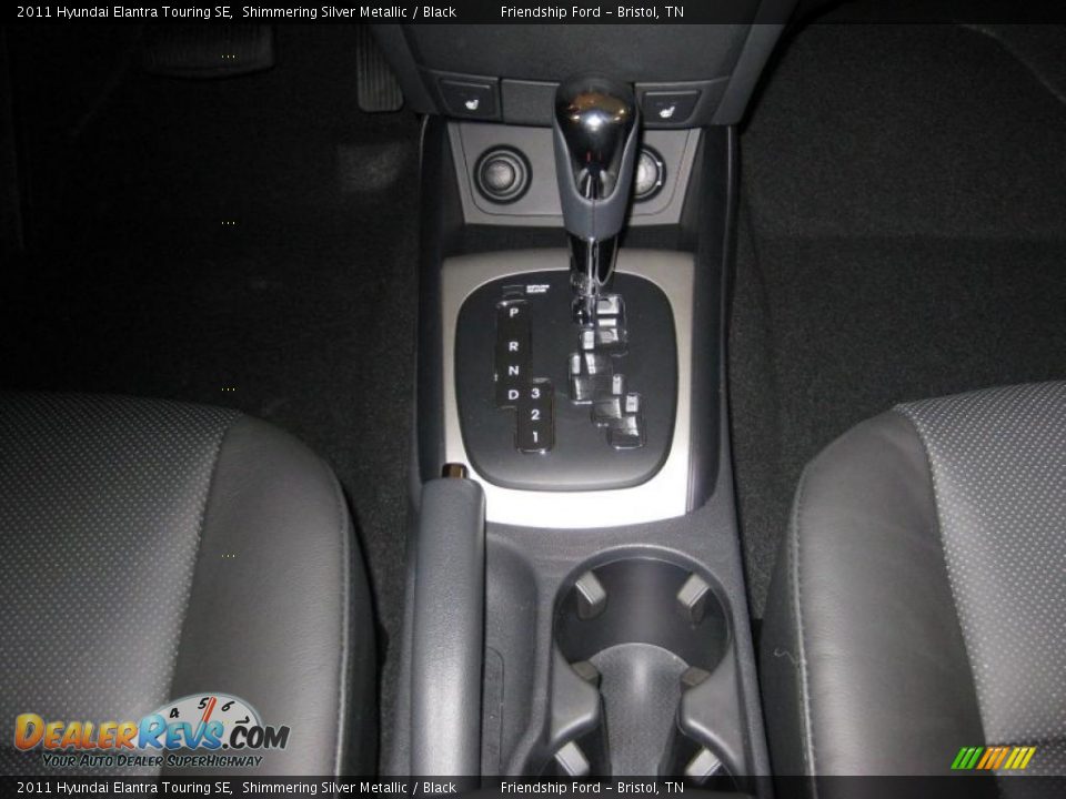 2011 Hyundai Elantra Touring SE Shifter Photo #26