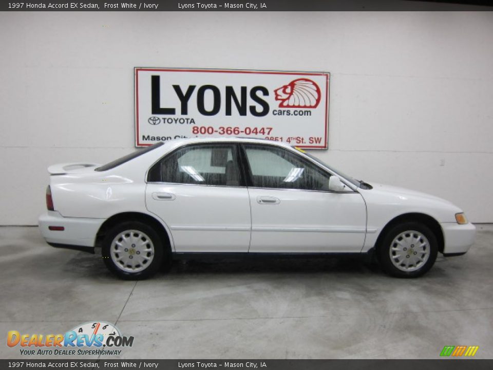 1997 Honda Accord EX Sedan Frost White / Ivory Photo #4