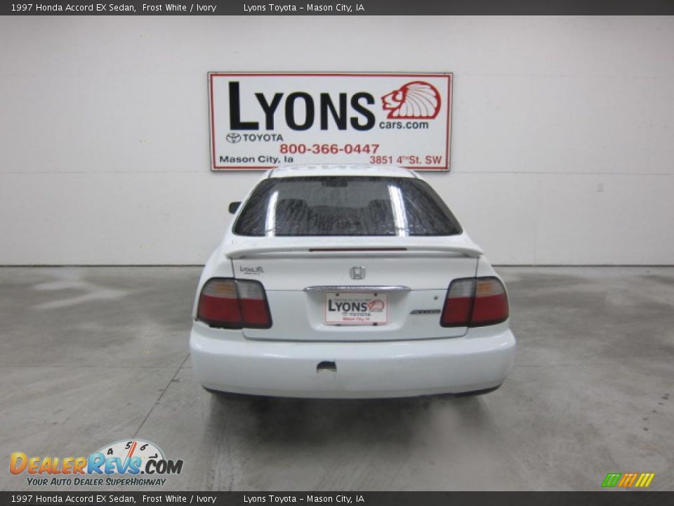 1997 Honda Accord EX Sedan Frost White / Ivory Photo #6