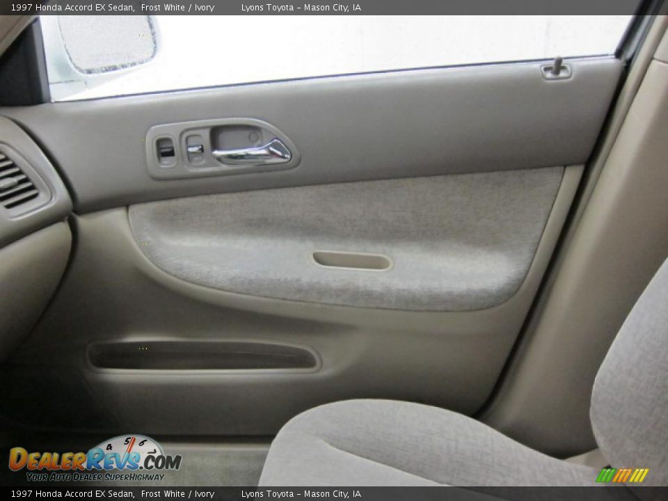 1997 Honda Accord EX Sedan Frost White / Ivory Photo #12