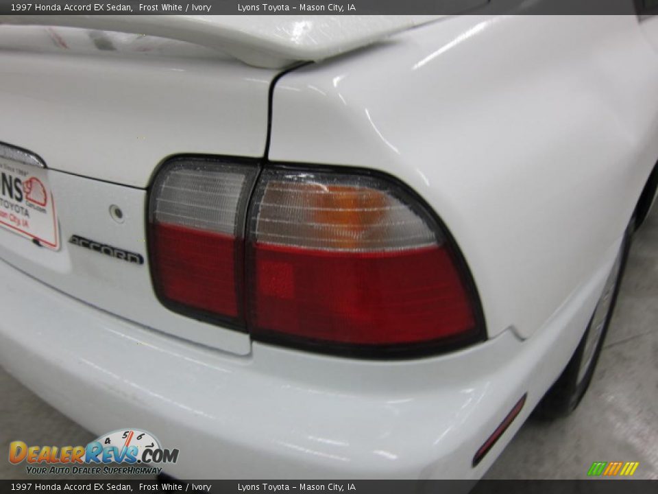 1997 Honda Accord EX Sedan Frost White / Ivory Photo #17