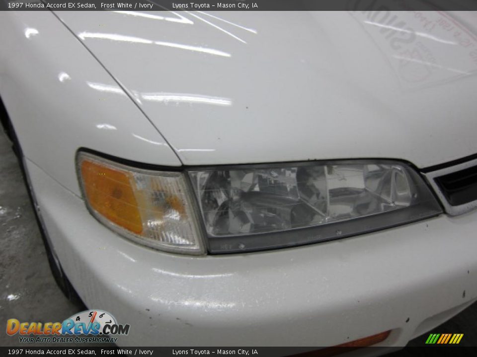 1997 Honda Accord EX Sedan Frost White / Ivory Photo #18