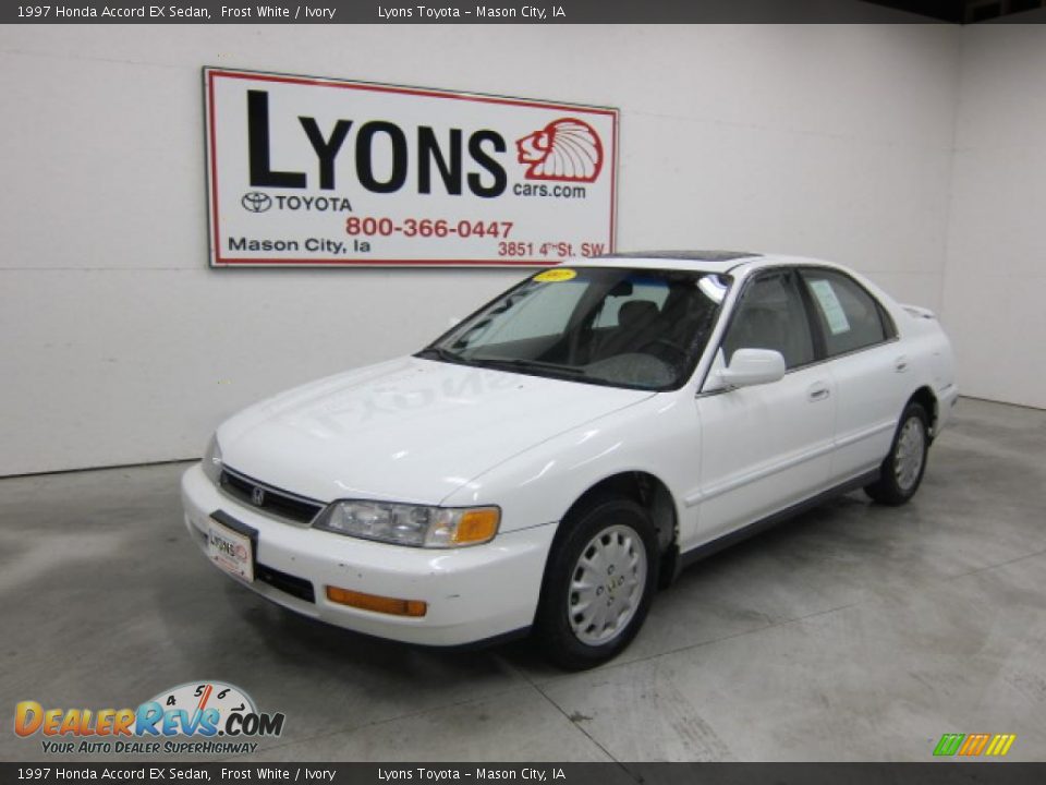 1997 Honda Accord EX Sedan Frost White / Ivory Photo #25