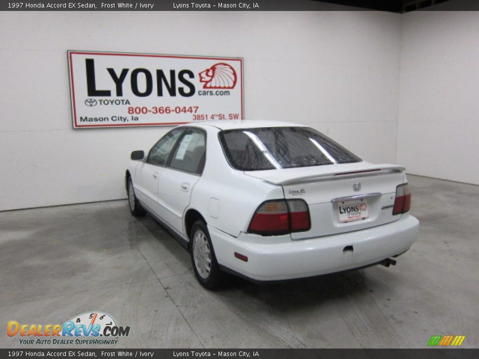 1997 Honda Accord EX Sedan Frost White / Ivory Photo #26