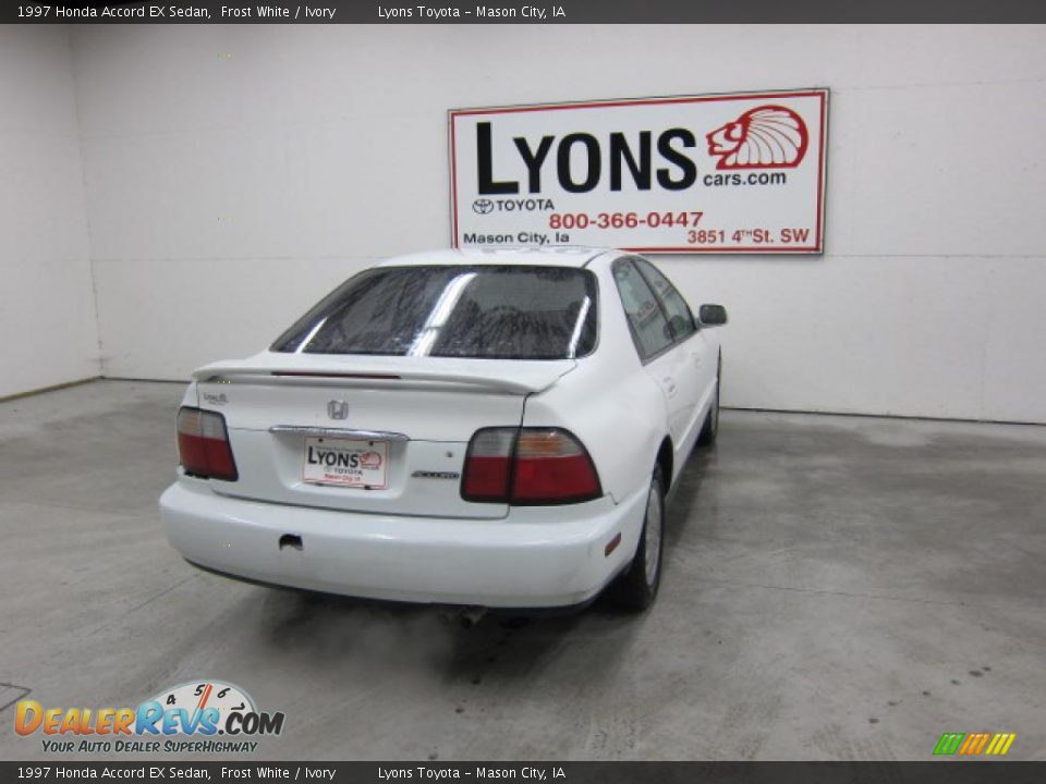 1997 Honda Accord EX Sedan Frost White / Ivory Photo #28