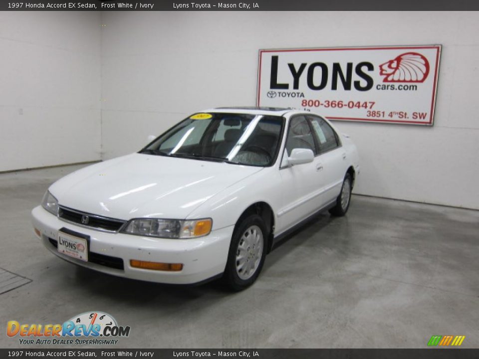 1997 Honda Accord EX Sedan Frost White / Ivory Photo #29