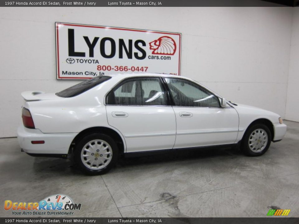 1997 Honda Accord EX Sedan Frost White / Ivory Photo #30