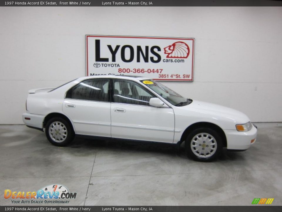 1997 Honda Accord EX Sedan Frost White / Ivory Photo #31