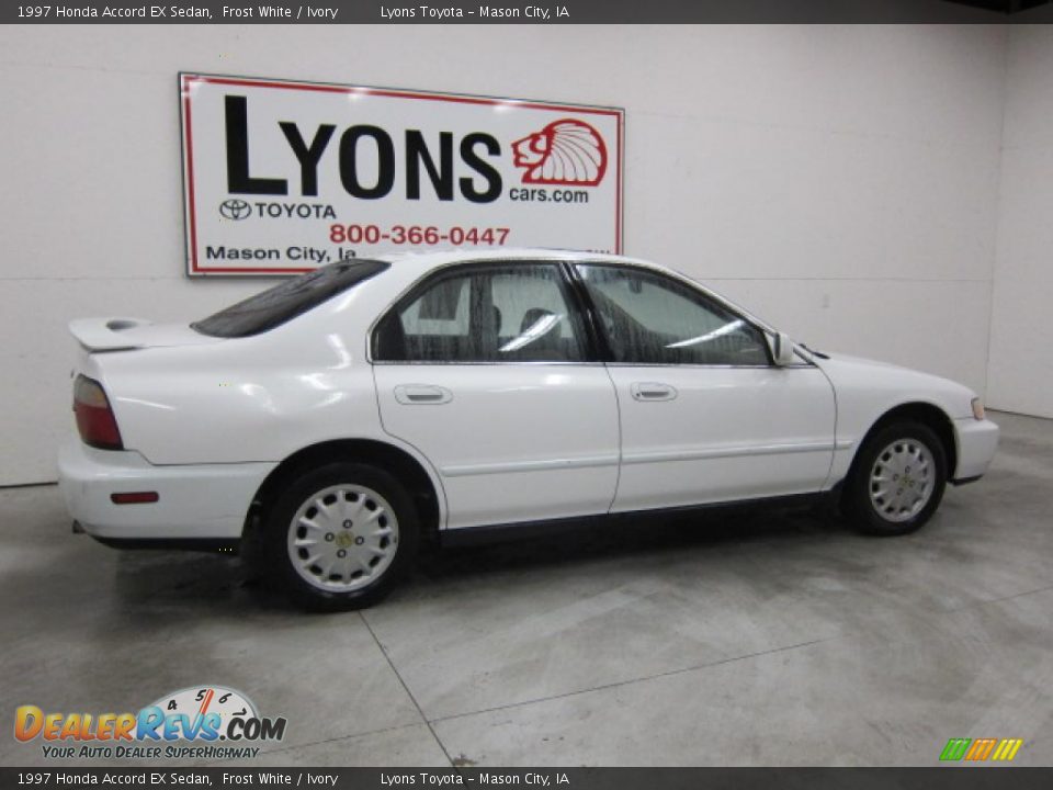 1997 Honda Accord EX Sedan Frost White / Ivory Photo #32