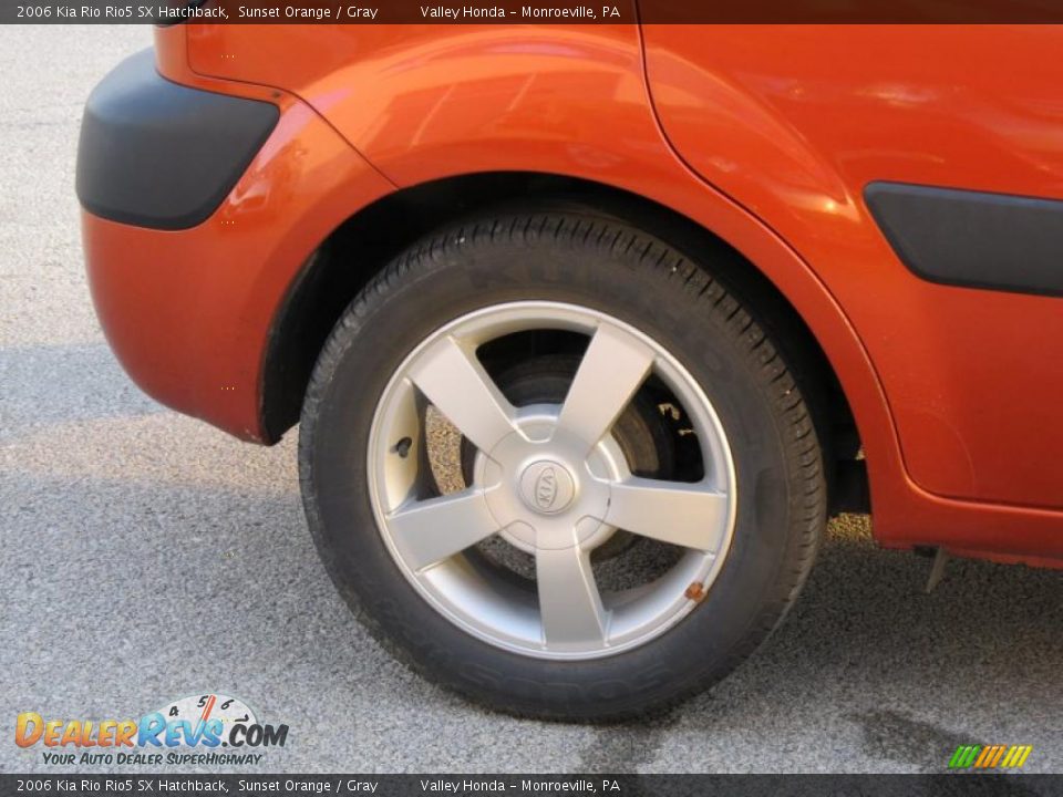 2006 Kia Rio Rio5 SX Hatchback Sunset Orange / Gray Photo #5