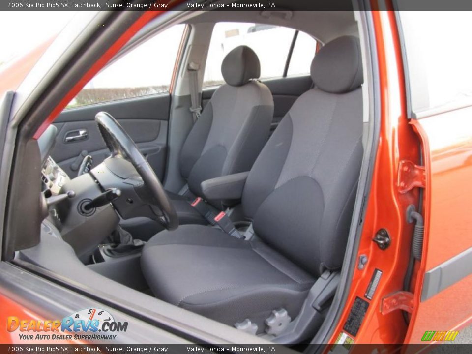 Gray Interior - 2006 Kia Rio Rio5 SX Hatchback Photo #8
