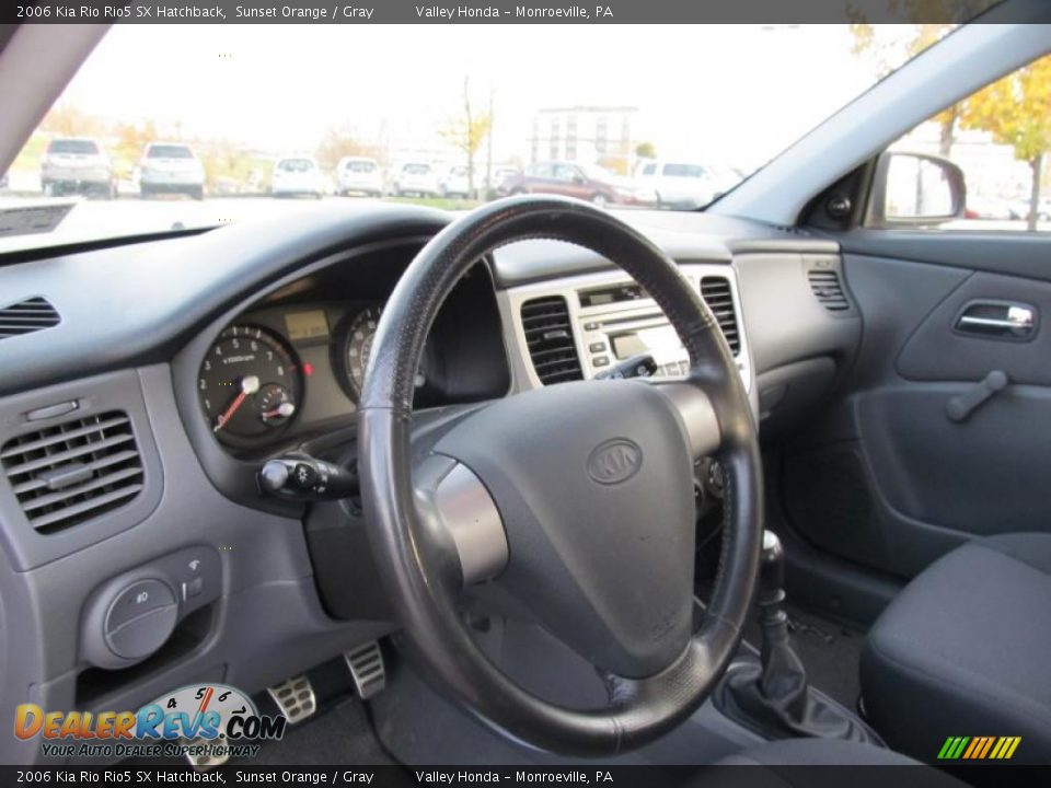 Gray Interior - 2006 Kia Rio Rio5 SX Hatchback Photo #9