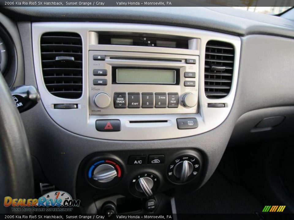 Controls of 2006 Kia Rio Rio5 SX Hatchback Photo #10