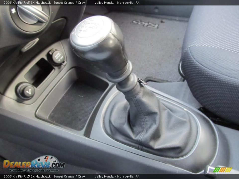 2006 Kia Rio Rio5 SX Hatchback Shifter Photo #11
