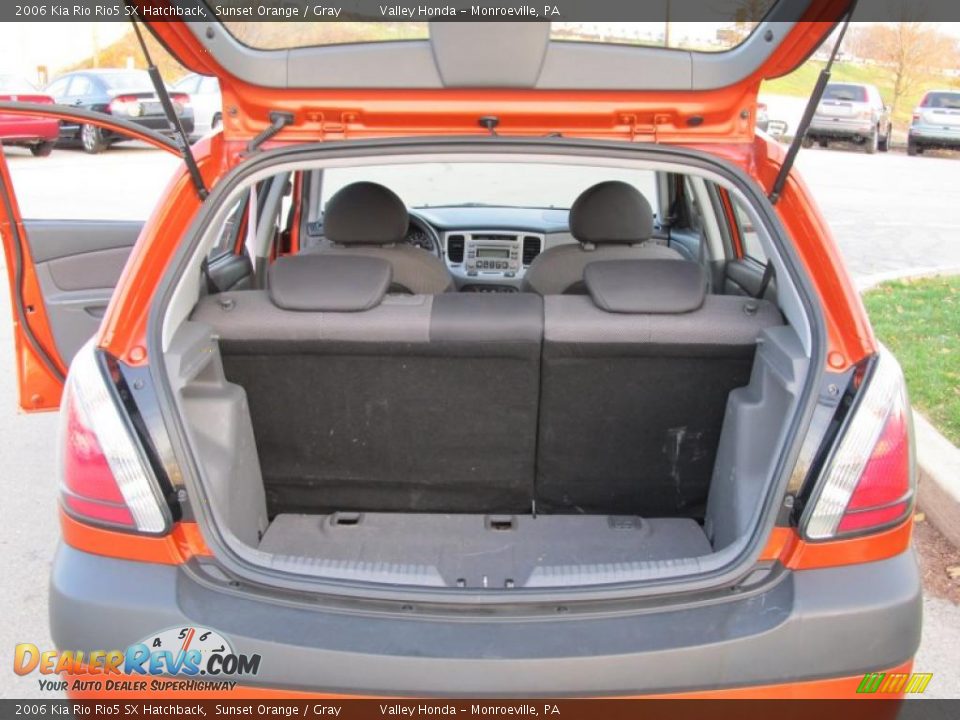 2006 Kia Rio Rio5 SX Hatchback Trunk Photo #13