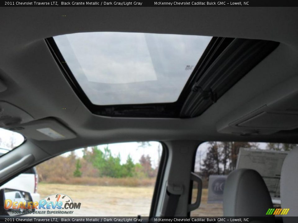 Sunroof of 2011 Chevrolet Traverse LTZ Photo #15