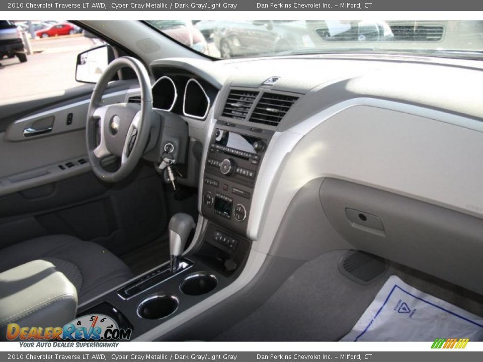 2010 Chevrolet Traverse LT AWD Cyber Gray Metallic / Dark Gray/Light Gray Photo #15