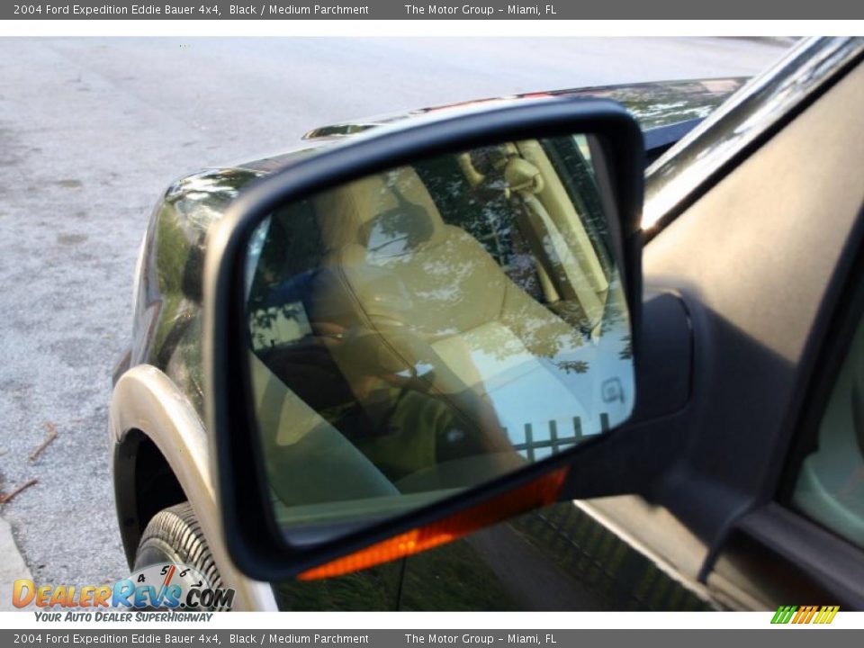 2004 Ford Expedition Eddie Bauer 4x4 Black / Medium Parchment Photo #17