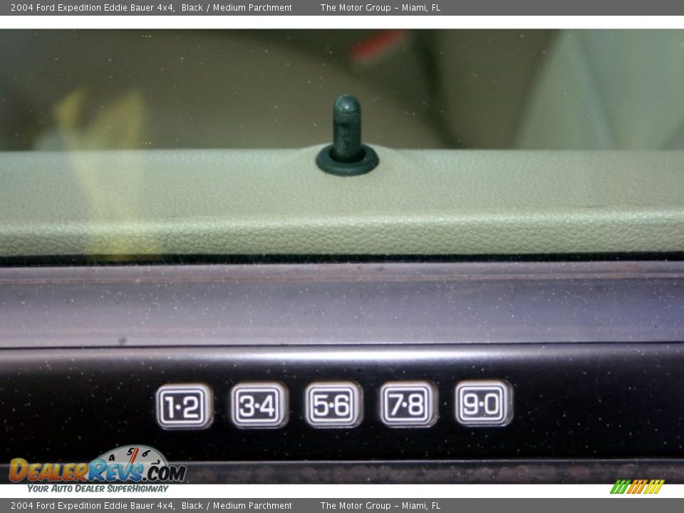 2004 Ford Expedition Eddie Bauer 4x4 Black / Medium Parchment Photo #19