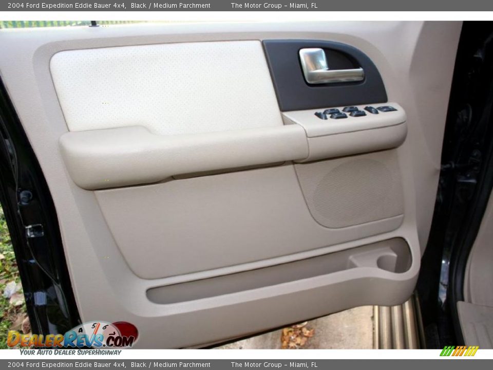 2004 Ford Expedition Eddie Bauer 4x4 Black / Medium Parchment Photo #23