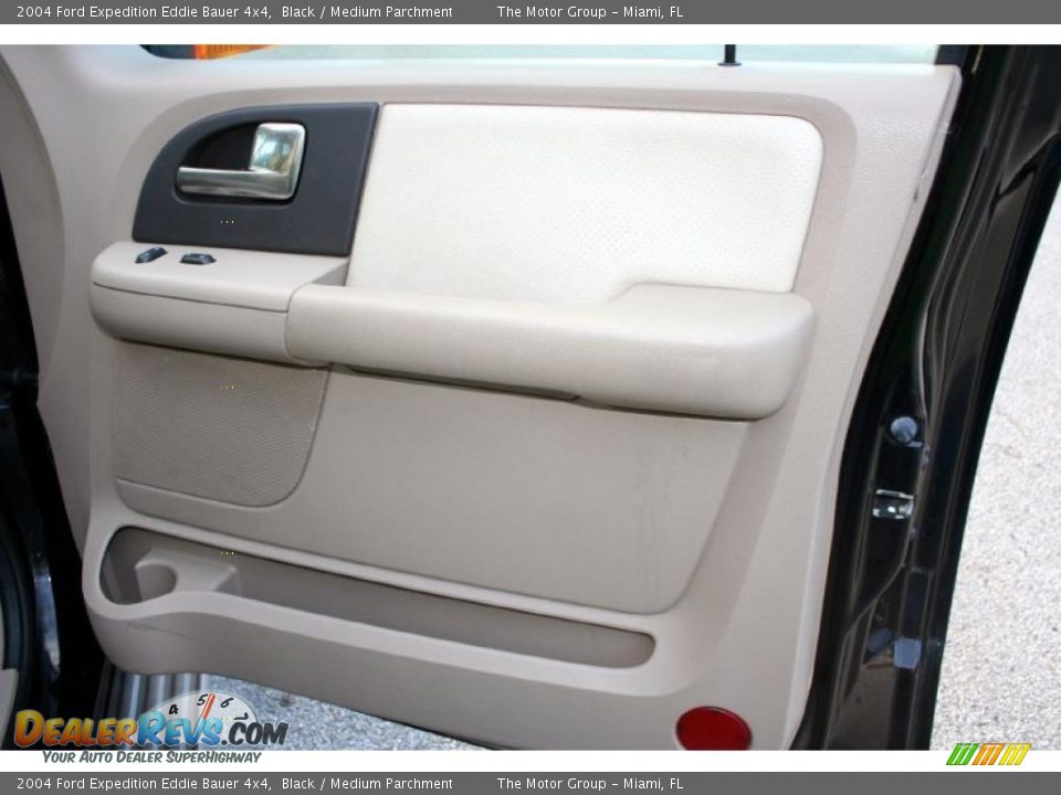 2004 Ford Expedition Eddie Bauer 4x4 Black / Medium Parchment Photo #24
