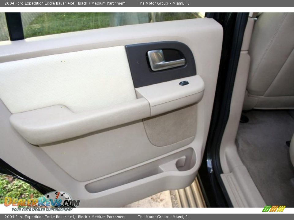 2004 Ford Expedition Eddie Bauer 4x4 Black / Medium Parchment Photo #25