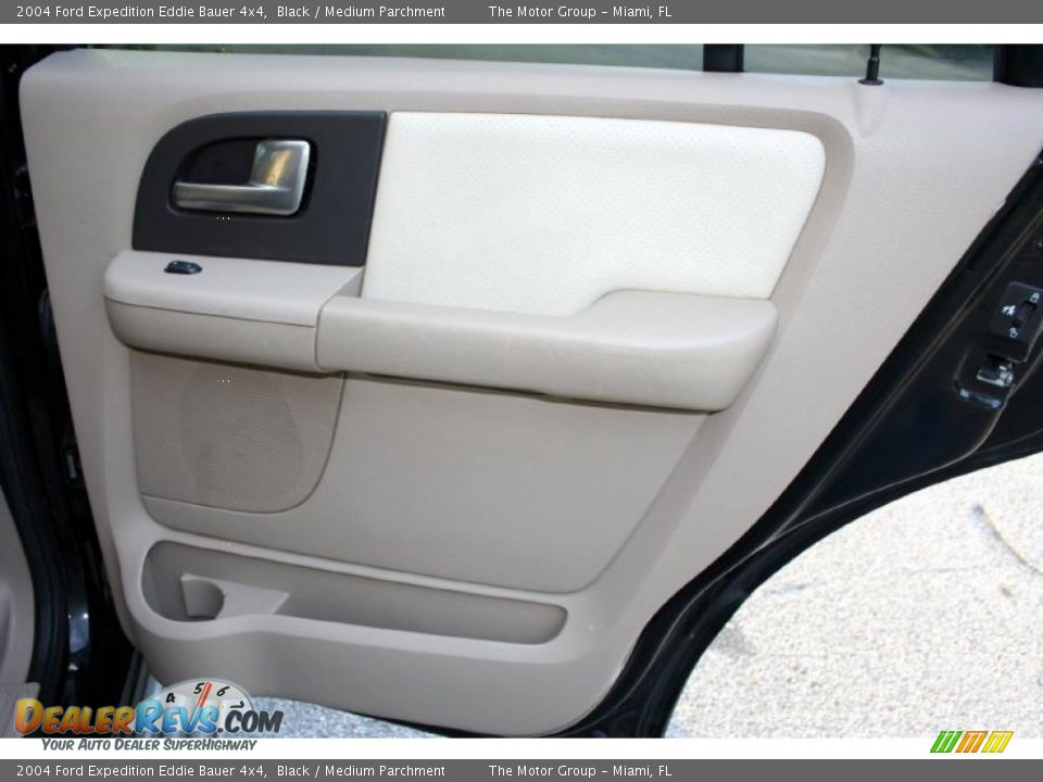 2004 Ford Expedition Eddie Bauer 4x4 Black / Medium Parchment Photo #26