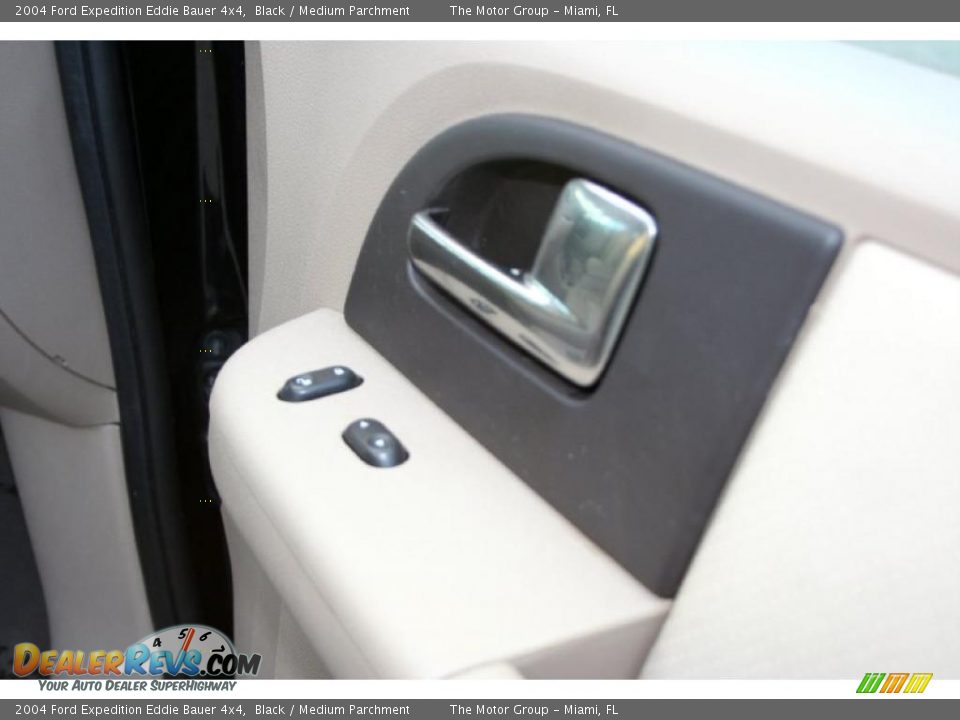 2004 Ford Expedition Eddie Bauer 4x4 Black / Medium Parchment Photo #28