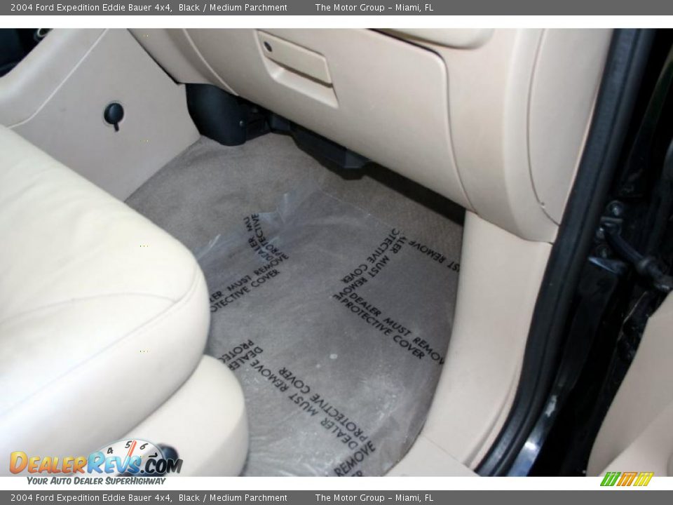 2004 Ford Expedition Eddie Bauer 4x4 Black / Medium Parchment Photo #32