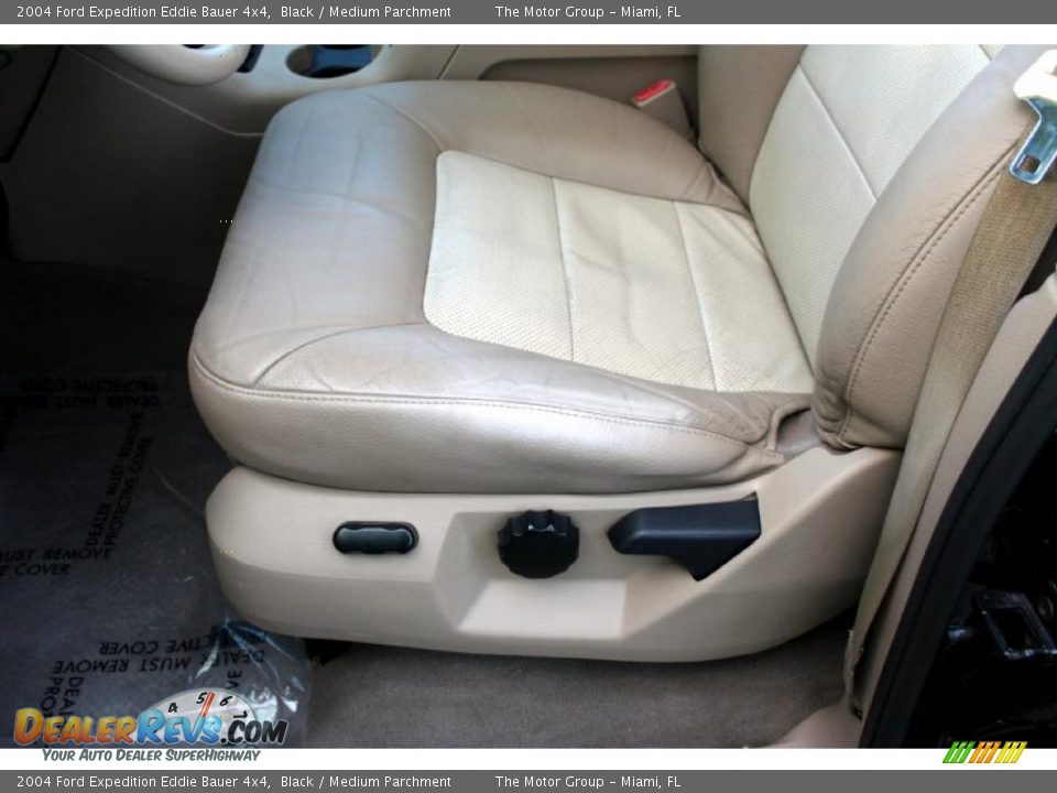 2004 Ford Expedition Eddie Bauer 4x4 Black / Medium Parchment Photo #33