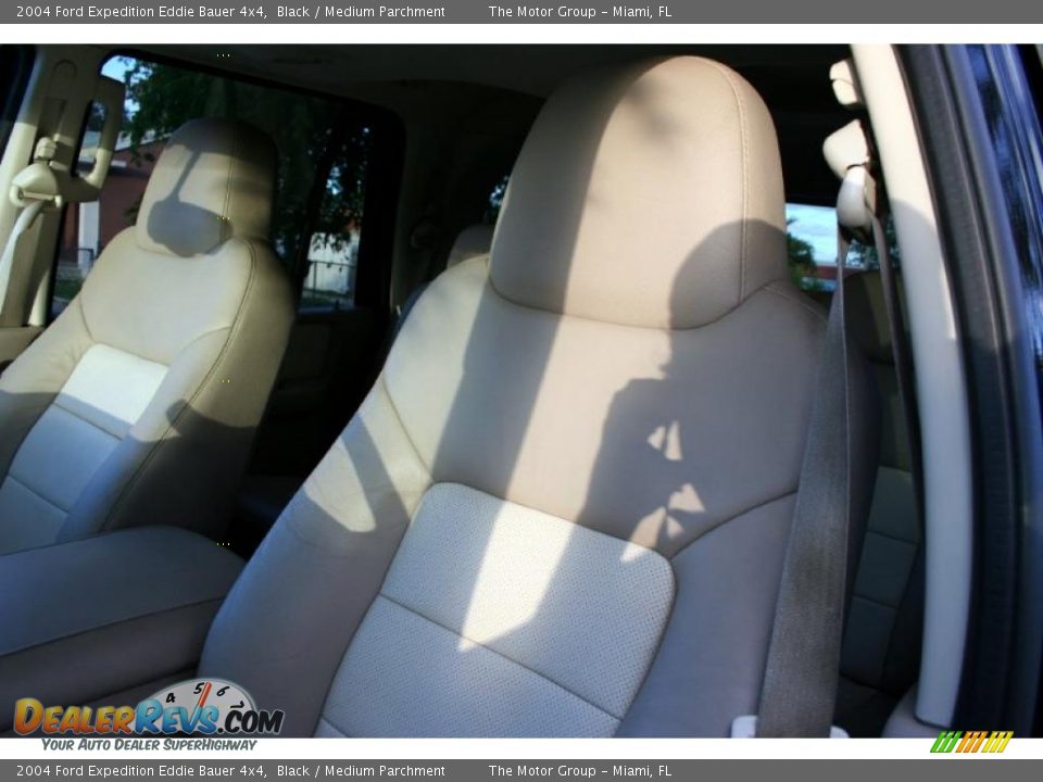 2004 Ford Expedition Eddie Bauer 4x4 Black / Medium Parchment Photo #36