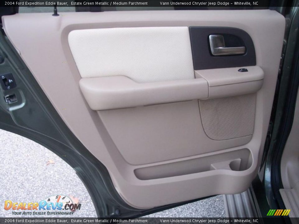 2004 Ford Expedition Eddie Bauer Estate Green Metallic / Medium Parchment Photo #22