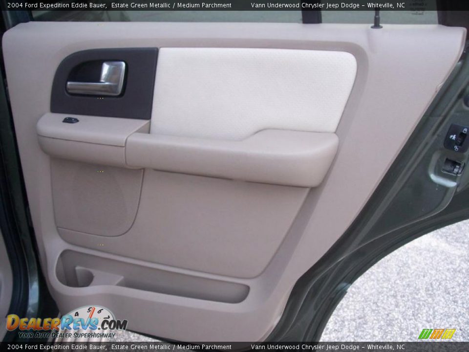 2004 Ford Expedition Eddie Bauer Estate Green Metallic / Medium Parchment Photo #24