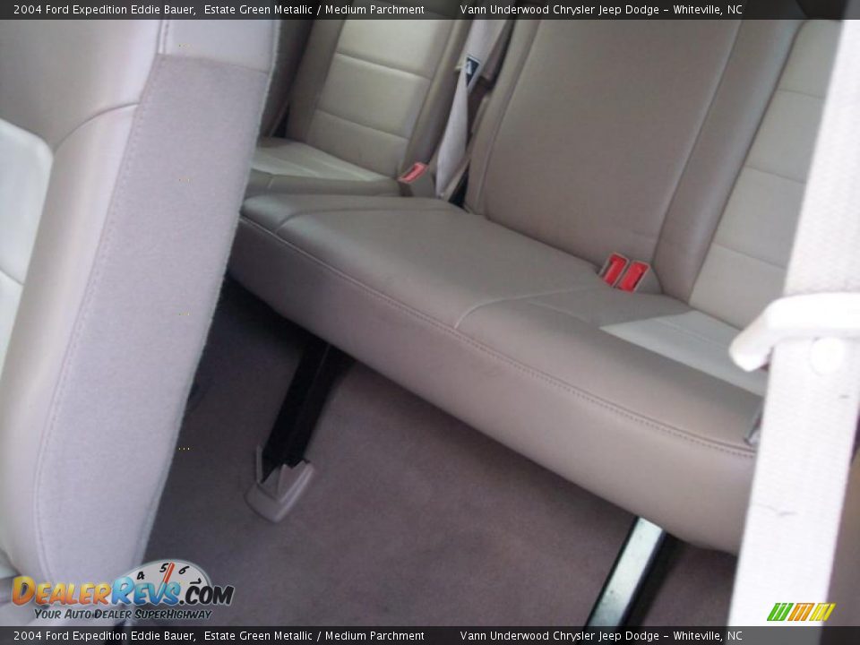 2004 Ford Expedition Eddie Bauer Estate Green Metallic / Medium Parchment Photo #25