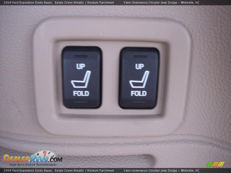 2004 Ford Expedition Eddie Bauer Estate Green Metallic / Medium Parchment Photo #26