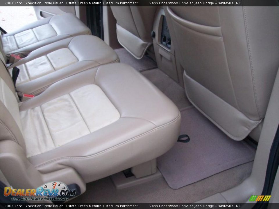 2004 Ford Expedition Eddie Bauer Estate Green Metallic / Medium Parchment Photo #27