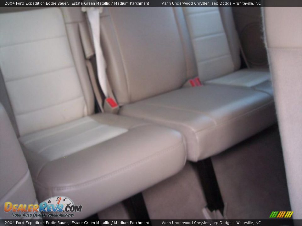 2004 Ford Expedition Eddie Bauer Estate Green Metallic / Medium Parchment Photo #28