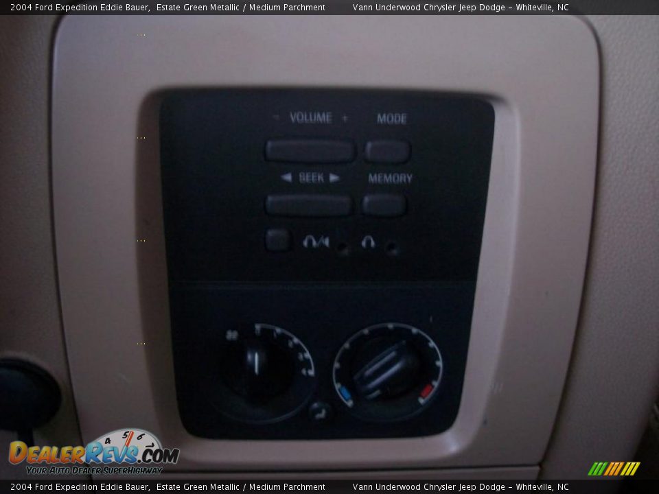 2004 Ford Expedition Eddie Bauer Estate Green Metallic / Medium Parchment Photo #30