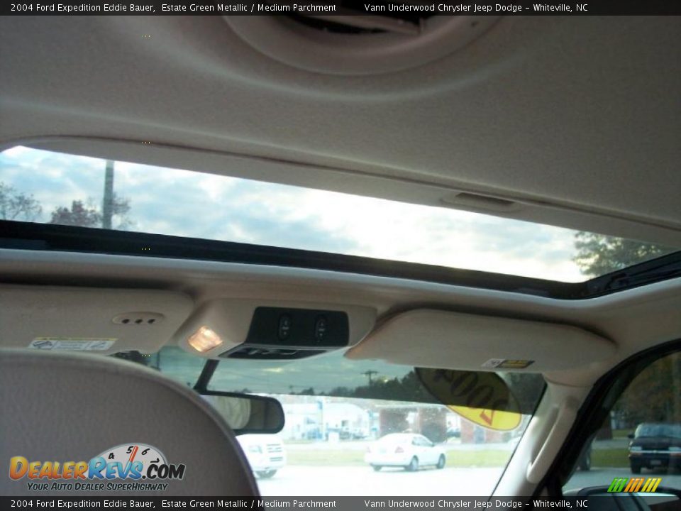 2004 Ford Expedition Eddie Bauer Estate Green Metallic / Medium Parchment Photo #31