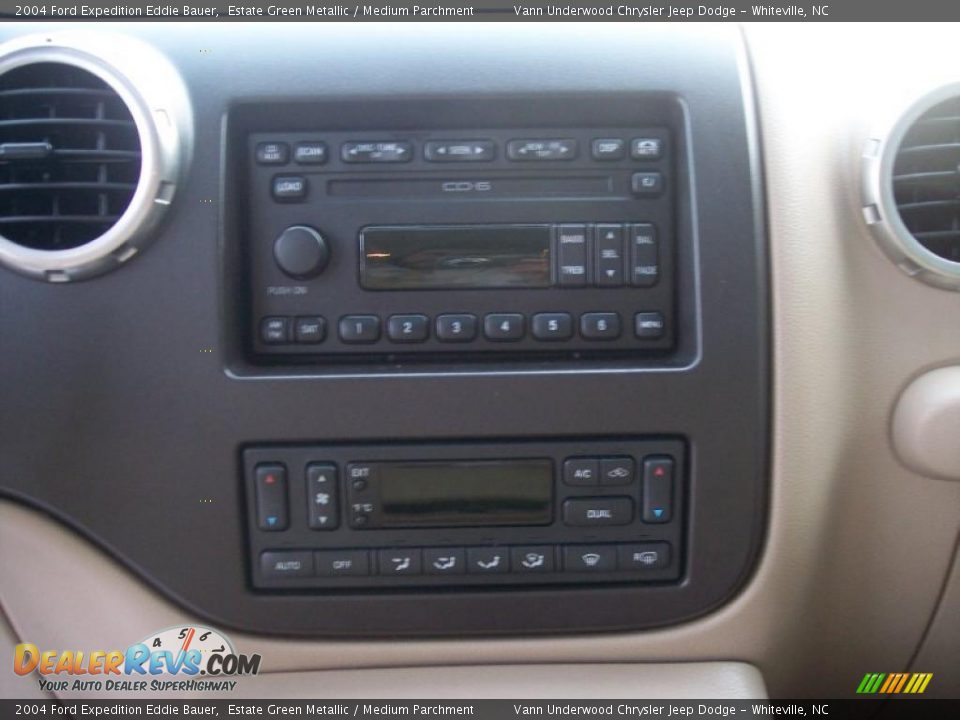 2004 Ford Expedition Eddie Bauer Estate Green Metallic / Medium Parchment Photo #33