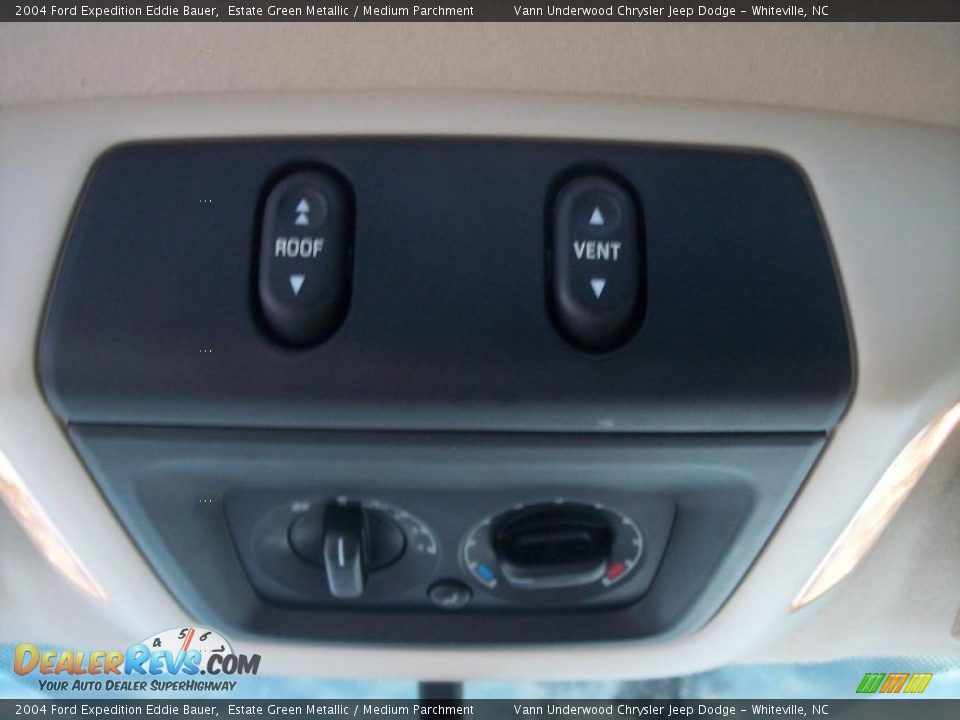 2004 Ford Expedition Eddie Bauer Estate Green Metallic / Medium Parchment Photo #35