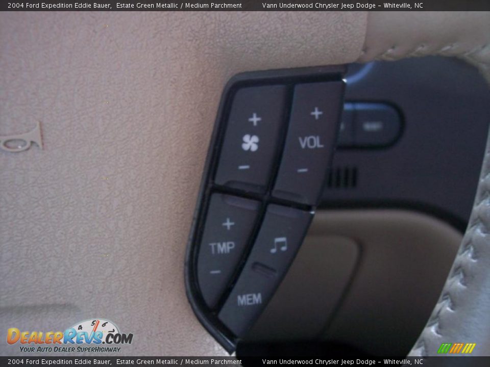 2004 Ford Expedition Eddie Bauer Estate Green Metallic / Medium Parchment Photo #36