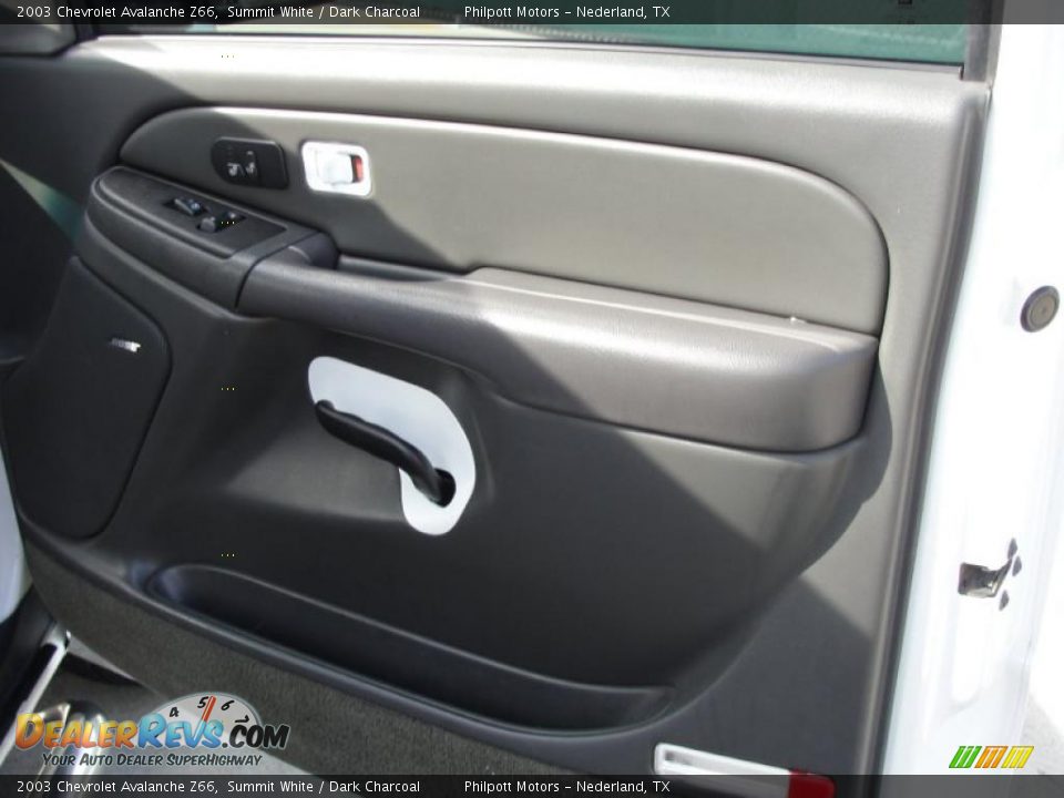 2003 Chevrolet Avalanche Z66 Summit White / Dark Charcoal Photo #24