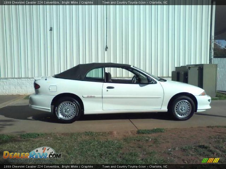 Bright White 1999 Chevrolet Cavalier Z24 Convertible Photo #17