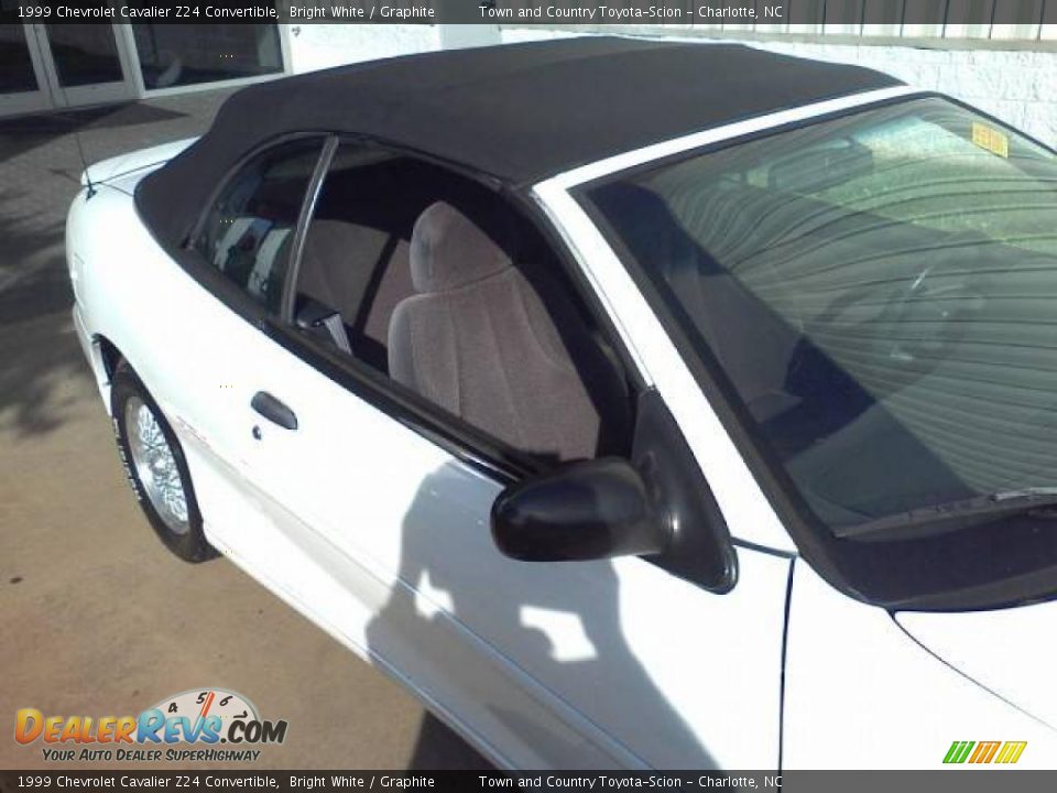 1999 Chevrolet Cavalier Z24 Convertible Bright White / Graphite Photo #21