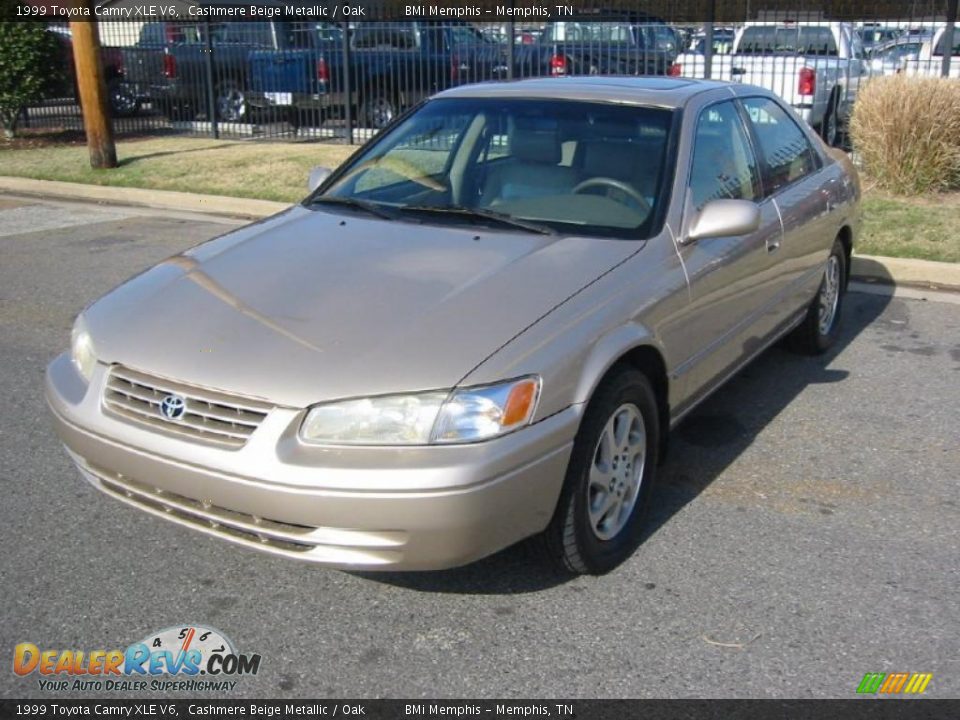 Front 3/4 View of 1999 Toyota Camry XLE V6 Photo #1
