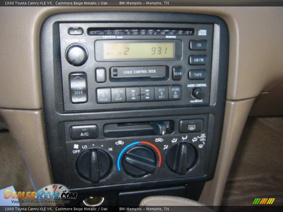 Controls of 1999 Toyota Camry XLE V6 Photo #15
